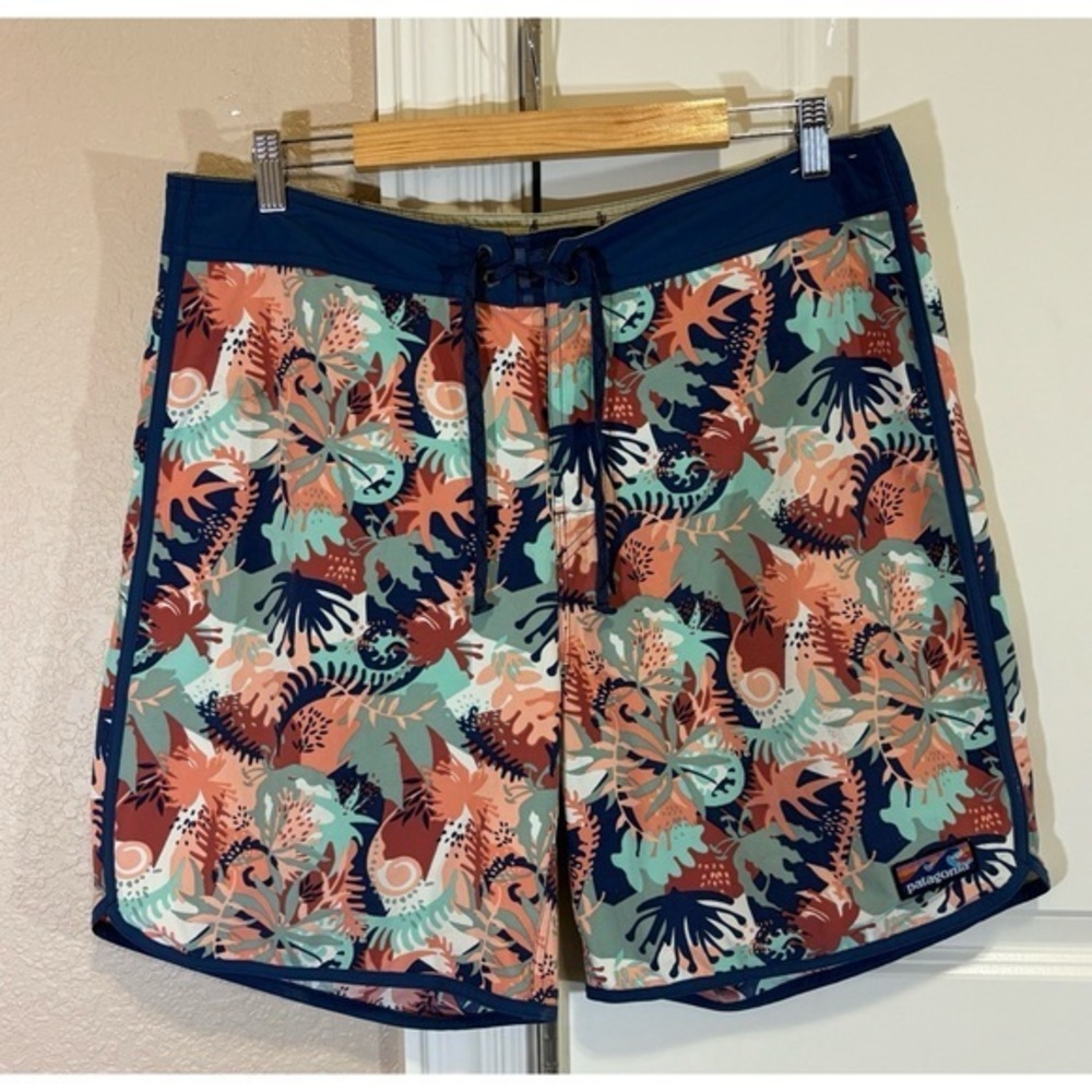 Patagonia Board Shorts Mens size 36
